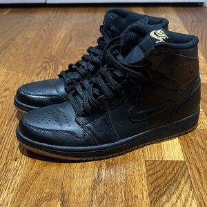 Nike Air Jordan 1 Retro High OG "Black Gum"